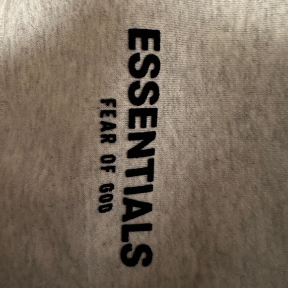 Essentials Shorts - Picture 3 of 5